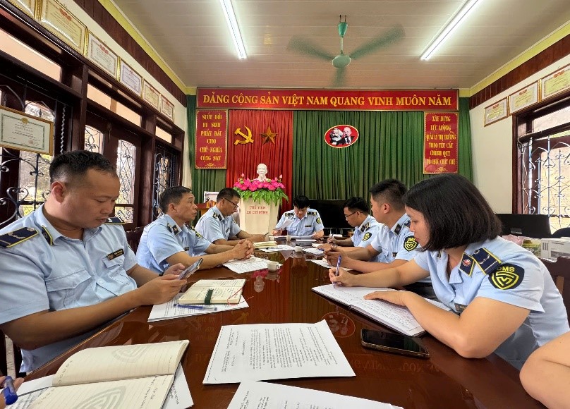 Đoàn công tác của Chi cục QLTT tỉnh Sơn La làm việc với Đội QLTT số 3